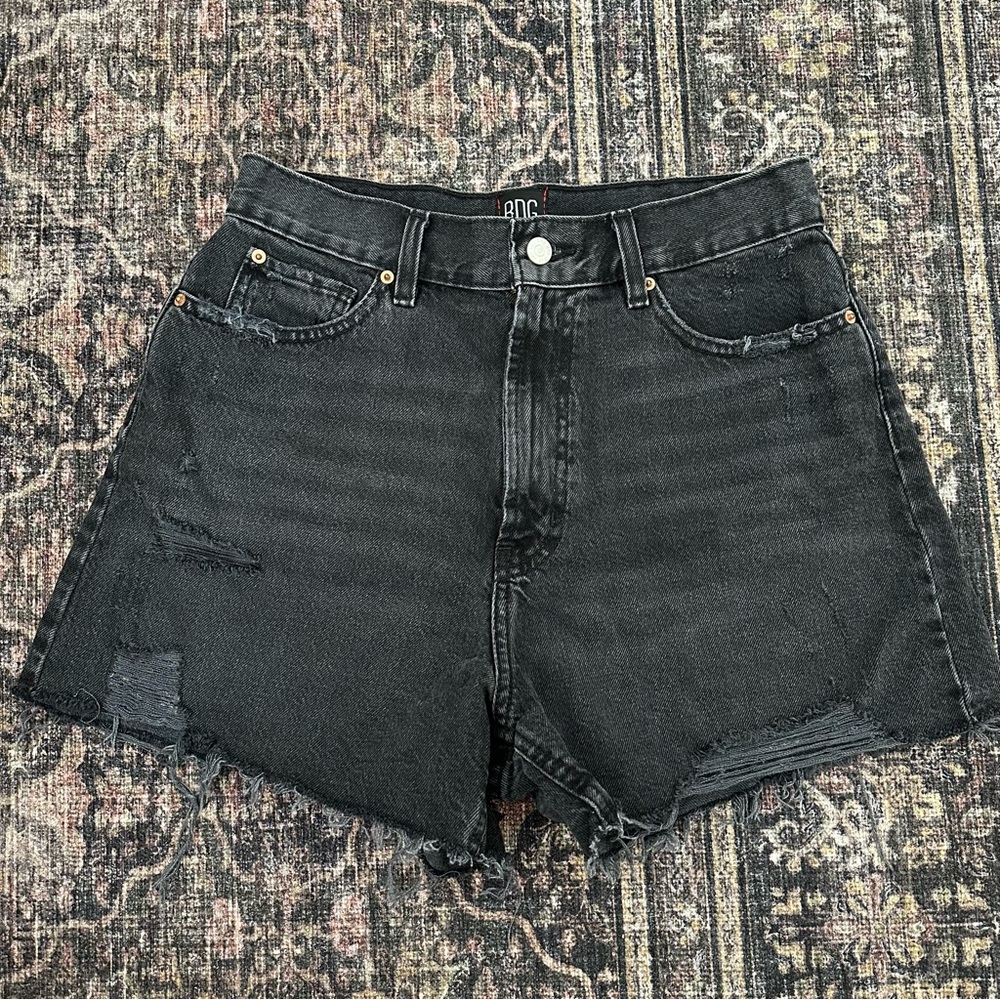 BDG Distressed Black Denim Shorts // 29

#denim #urbanoutfitters #distressed